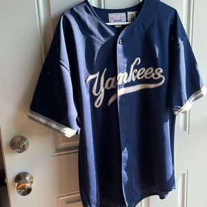 Men’s size XL New York Yankees jersey